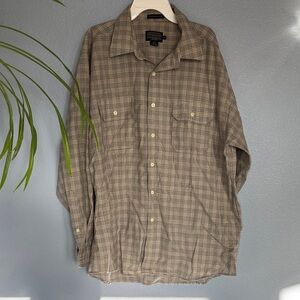 PENDLETON Woolen Mills. long sleeve button down shirt.Two front pockets. Size xl